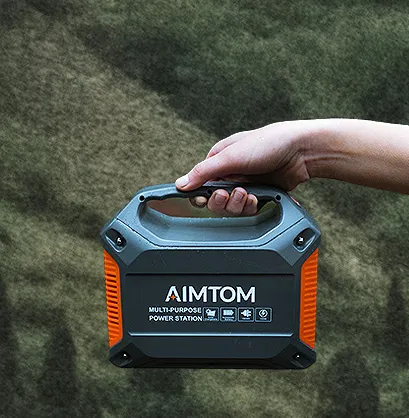 Image with a hand holding showing how the Aimtom Sps 155 is Light And Compact